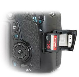 Canon 70D SD Card Slot