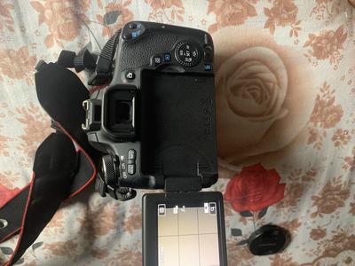 Canon 760D (t6s)<br>Articulating LCD Screen