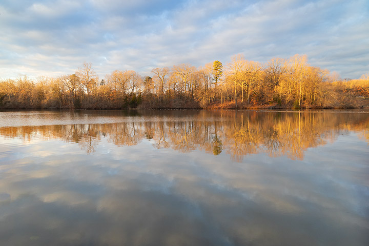 Lake reflection photo at 24mm