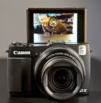Tilting LCD screen on the Canon Powershot G1X Mark II LCD screen