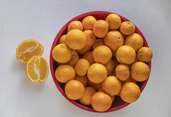 Food photography of oranges and clementines