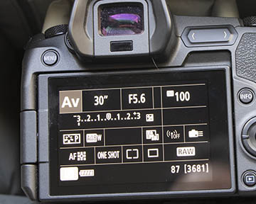 Setting aperture priority on LCD screen